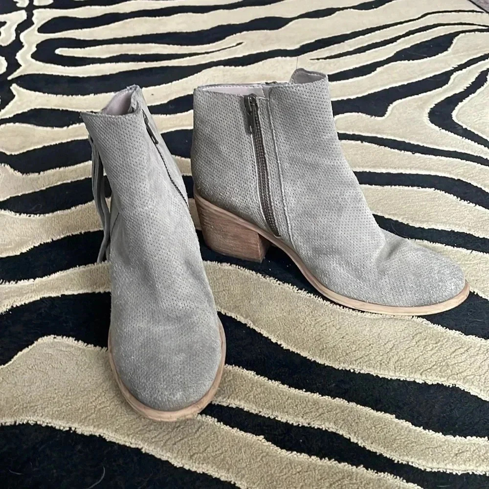 Hinge Boots